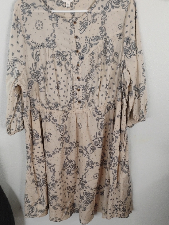 Terra & Sky Dresses & Skirts - Terra & Sky Cream Paisley Button-Front Midi Dress